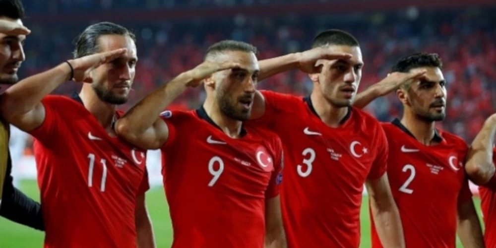 Τα «μασάει» η UEFA για τον στρατιωτικό χαιρετισμό των Τούρκων παικτών